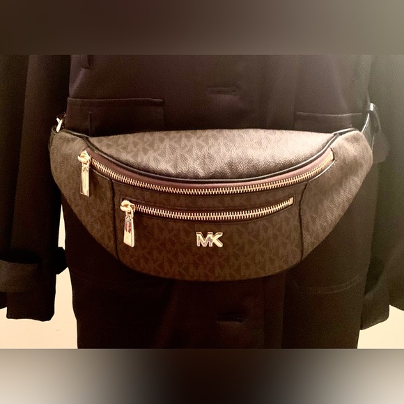 Michael Kors Handbags - Michael Kors Waist Bag  💼